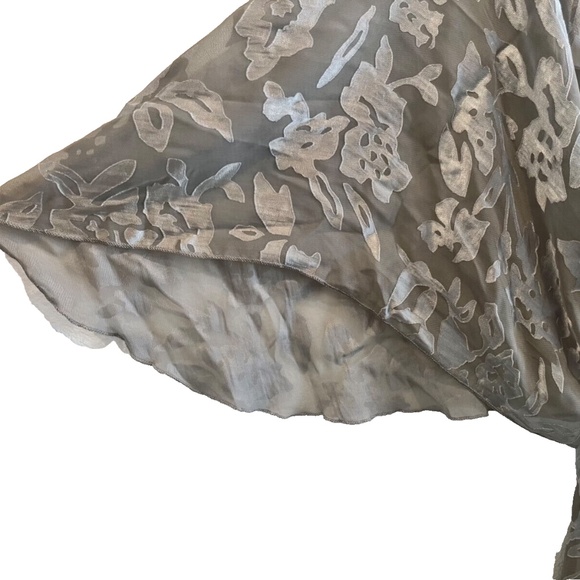 NWT Betsey Jonhson Women's Gray Sheer/Crushed Velvet Gorgeous Floral Shawl/Wrap - Picture 4 of 8